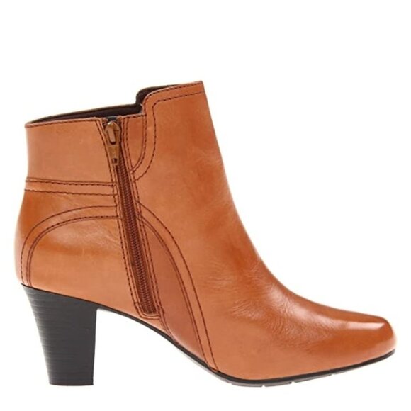 Clarks Women's Sapphire Vesta Boot - Picture 2 of 6